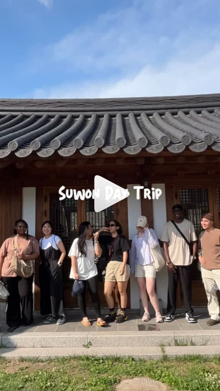 Suwon day trip, hanok group photo